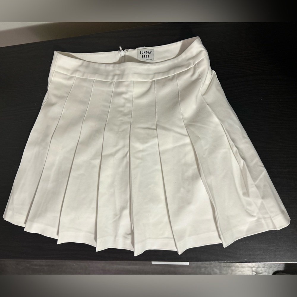 White pleated skirt (4)